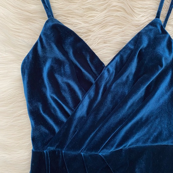 David’s Bridal Dark Blue Shimmer Velvet Faux Wrap Sleeveless Bridesmaid Gown - Picture 5 of 14